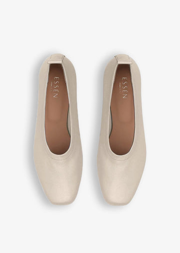 ESSEN Foundation Ballet Flat Ivory